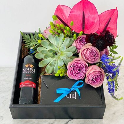 Caja de Flores Violeta y Vino Nomad